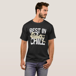 Lustiges Halloween-Mummy "Rest In Chill" Pun-Schwa T-Shirt