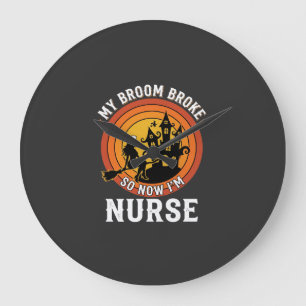 Lustiges Halloween-Nurse-Hexen-Besen-Kostüm-Grafik Große Wanduhr