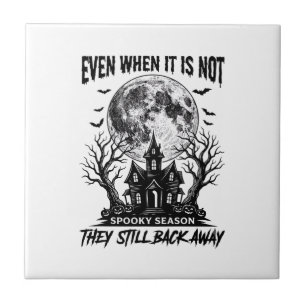 Lustiges Halloween-Shirt Gruselige Saison Lauf weg Fliese
