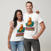 Lustiges Honse-Meme Pferd sitzt auf Sofa T-Shirt (Unisex)