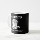 Lustiges "Ich bin nicht süchtig" Cellolokit-Design Kaffeetasse (Vorderseite Links)