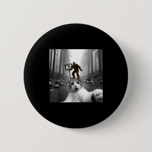Lustiges Katzen-Selfie mit Bigfoot 67 Six Seven Me Button