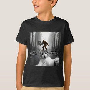 Lustiges Katzen-Selfie mit Bigfoot 67 Six Seven Me T-Shirt
