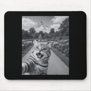 Lustiges Katzen-Selfie mit Cupid im Garten Humor V Mousepad