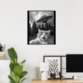 Lustiges Katzen-Selfie mit UFO-Alien-Drohnen Poster (Heimbüro)