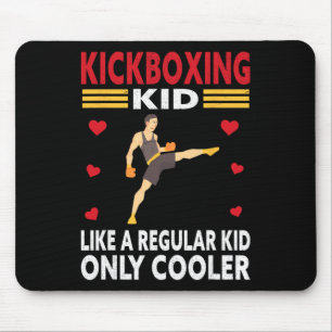 Lustiges Kinderkickboxer-Outfit - Boxendes Kind Mousepad