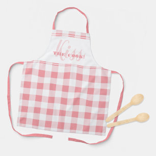 Lustiges Kiss The Cook Zitat Gingham Kariert Rosa Schürze