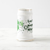 Lustiges Kleeblatt Stein St. Patricks Tages Bierglas (Mittel)