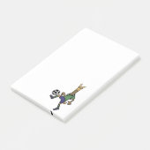 Lustiges Lama, das Fußball-Cartoon spielt Post-it Klebezettel (angewinkelt)