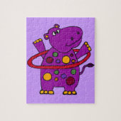 Lustiges lila Flusspferd, das Hula Band spielt Puzzle (Vertikal)