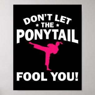 Lustiges Mädchen Karate Design Kinder Frauen Kickb Poster