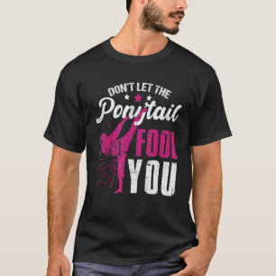 Lustiges Mädchen mit Pferdeschwanz Karate Taekwond T-Shirt