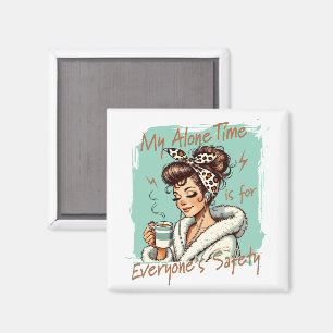 Lustiges Mädchen zur Kaffezeit am Morgen in Türkis Magnet