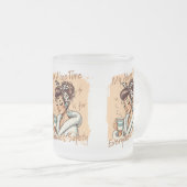 Lustiges Mädchen zur Kaffezeit am Morgen Mattglastasse (VorderseiteRechts)