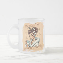 Lustiges Mädchen zur Kaffezeit am Morgen Mattglastasse