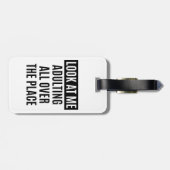 Lustiges meme Adulting überall Zitat Gepäckanhänger (Rückseite horizontal)