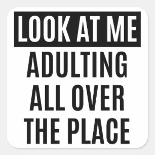 Lustiges meme Adulting überall Zitat Quadratischer Aufkleber