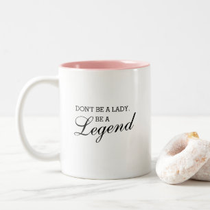 Lustiges Motivationszitat Sei keine Dame, sei eine Zweifarbige Tasse