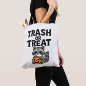 Lustiges Müll oder Süßigkeiten Waschbär Halloween Tasche (Von Nahem)