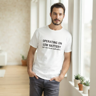 Lustiges Niedrig-Batterie-T-Shirt Faul Motivation T-Shirt