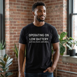 Lustiges Niedrig-Batterie-T-Shirt Faul Motivation T-Shirt