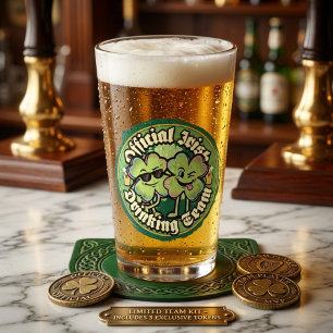 Lustiges offizielles irisches Trinkteam St. Paddy Glas