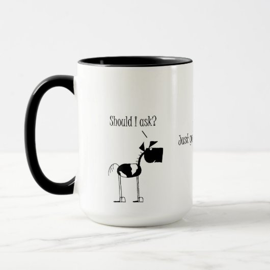 Lustiges Pferd haftete in einer Tasse (Links)