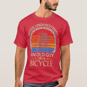 Lustiges Radfahren Unterschätze Nie Einen Alten Ma T-Shirt
