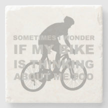 Lustiges radfahrenfahrrad, das an mich zu lustig