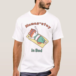 Lustiges Rotpanda-Yoga-Pun Namas-Bleib Im Bett T-S T-Shirt