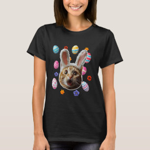 Lustiges Schockkatzengesicht mit Hasenohren Frohe T-Shirt