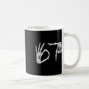 Lustiges Sechs Sieben 6 7 Meme 67 Skelett Hand Hal Kaffeetasse