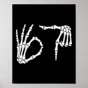 Lustiges Sechs Sieben 6 7 Meme 67 Skelett Hand Hal Poster