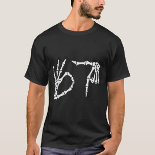 Lustiges Sechs Sieben 6 7 Meme 67 Skeletthand Hall T-Shirt