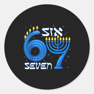Lustiges Six Seven 67 Meme Sarcastic Chanukka Chan Runder Aufkleber