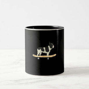 Lustiges Skateboard-fahrendes französisches Bulldo Zweifarbige Tasse
