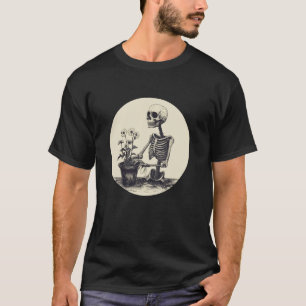 Lustiges Skelett mit einer Gießkanne im Garten T-Shirt