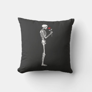 Lustiges Skelett mit roter Rosenblume Kissen