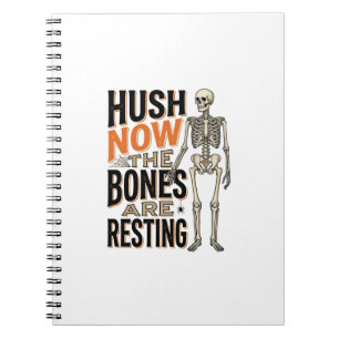 Lustiges Skelett-Shirt, Hush Now Halloween Gravur Notizblock