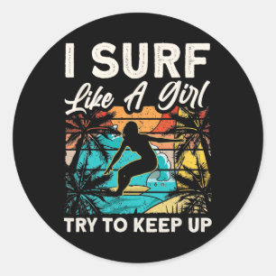 Lustiges Surfen wie ein Mädchen Surferdesign für F Runder Aufkleber