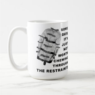 Lustiges Tasse Durch die Fesseln kauen