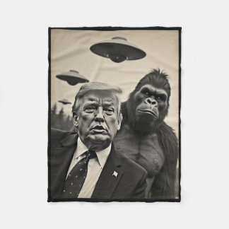 Lustiges Trump-Bigfoot-Selfie mit UFOs seltsamer A Fleecedecke