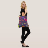 Lustiges Tulpenmuster Lila Tasche (Am Model)