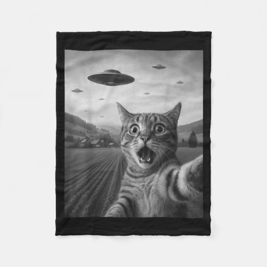 Lustiges überrascht Ed Katze Selfie mit Alien UFO Fleecedecke (Vorderseite)