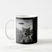 Lustiges überrascht Ed Katze Selfie mit Alien UFO Kaffeetasse (Links)