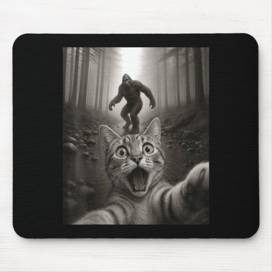 Lustiges überrascht Ed Katze Selfie mit Bigfoot Sa Mousepad (Vorne)