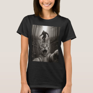 Lustiges überrascht Ed Katze Selfie mit Bigfoot Sa T-Shirt