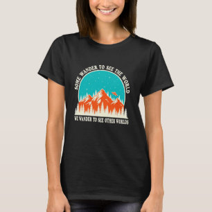 Lustiges UFO-Wandern Retro-Alien-Weltraum Für Himm T-Shirt