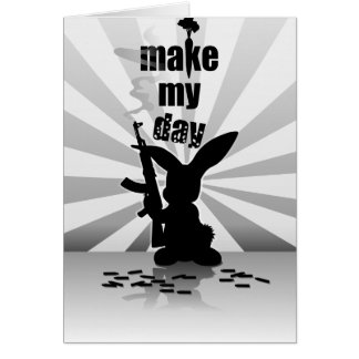 Lustiges verärgertes bewaffnetes Kaninchen