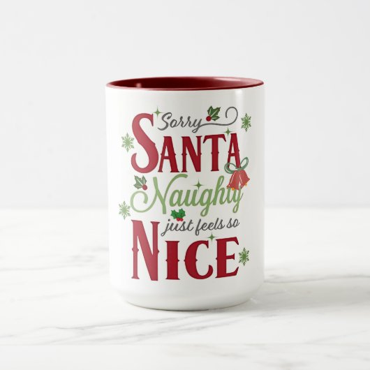Lustiges Weihnachtszitat-Design mit Naughty und Ni Tasse (Zentrum)